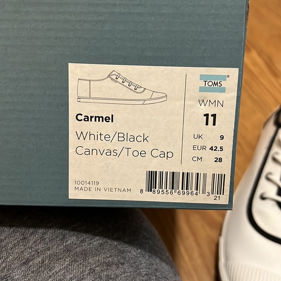 Shoes - Picture 4 of 4